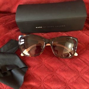SOLD SOLD SOLD MARC JACOBS 100% AUTHENTIC
